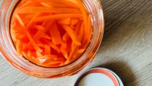 Vietnamese Quick Pickled Carrots