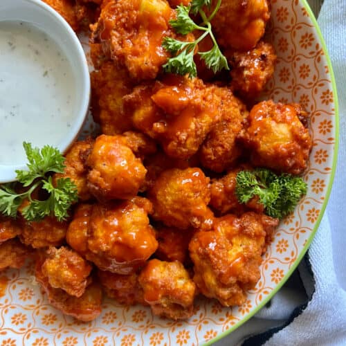 Vegan-Buffalo-Cauliflower-Wings-dipping