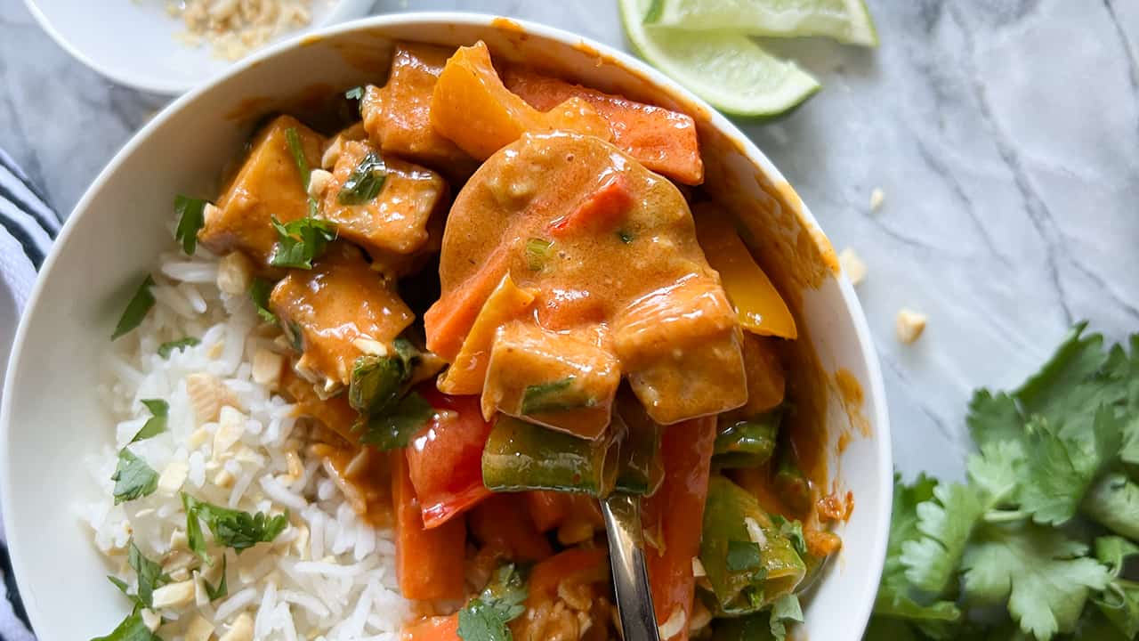 Peanut Butter Thai Tofu Curry Vegan Creamy & Easy Essy Cooks