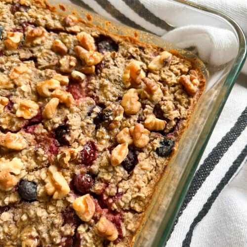 Oatmeal Bake with Berries Vegan