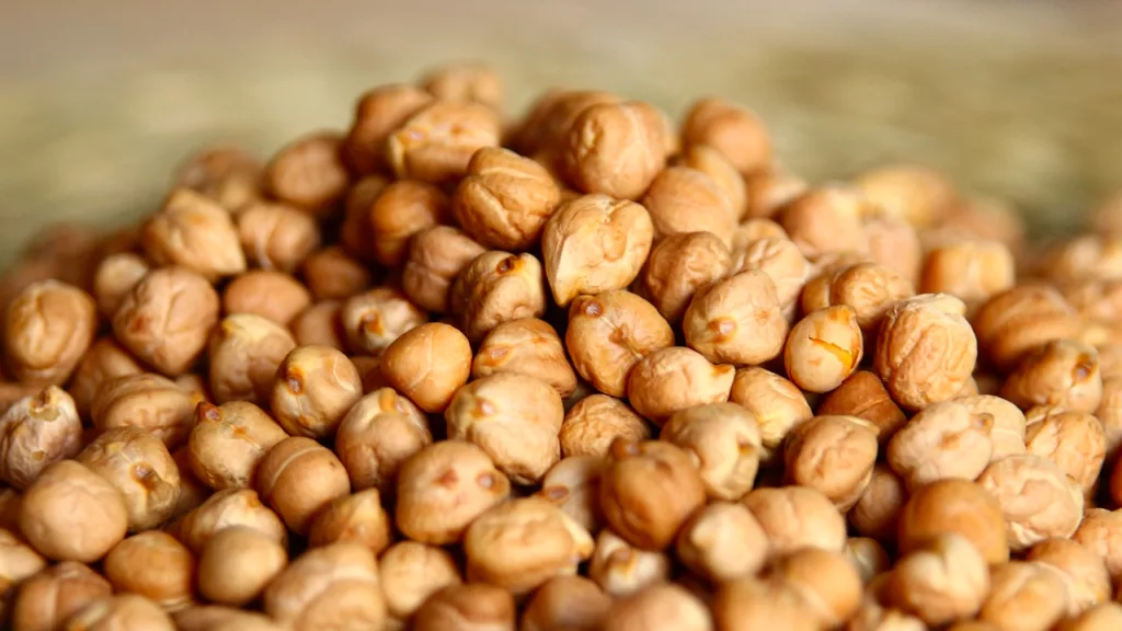 chickpeas-in-pile