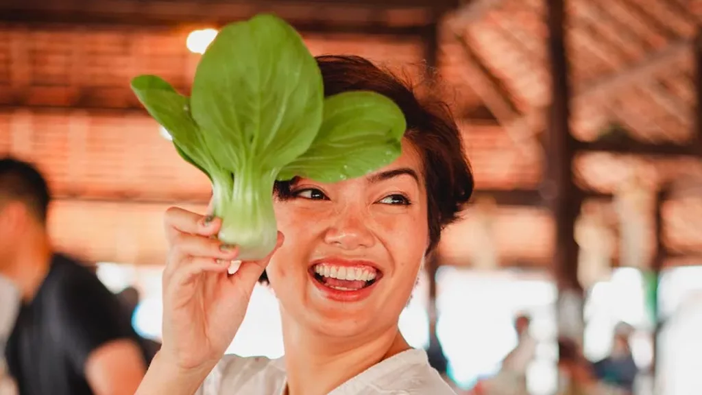 vegan-holding-veggie-raw vegan diet