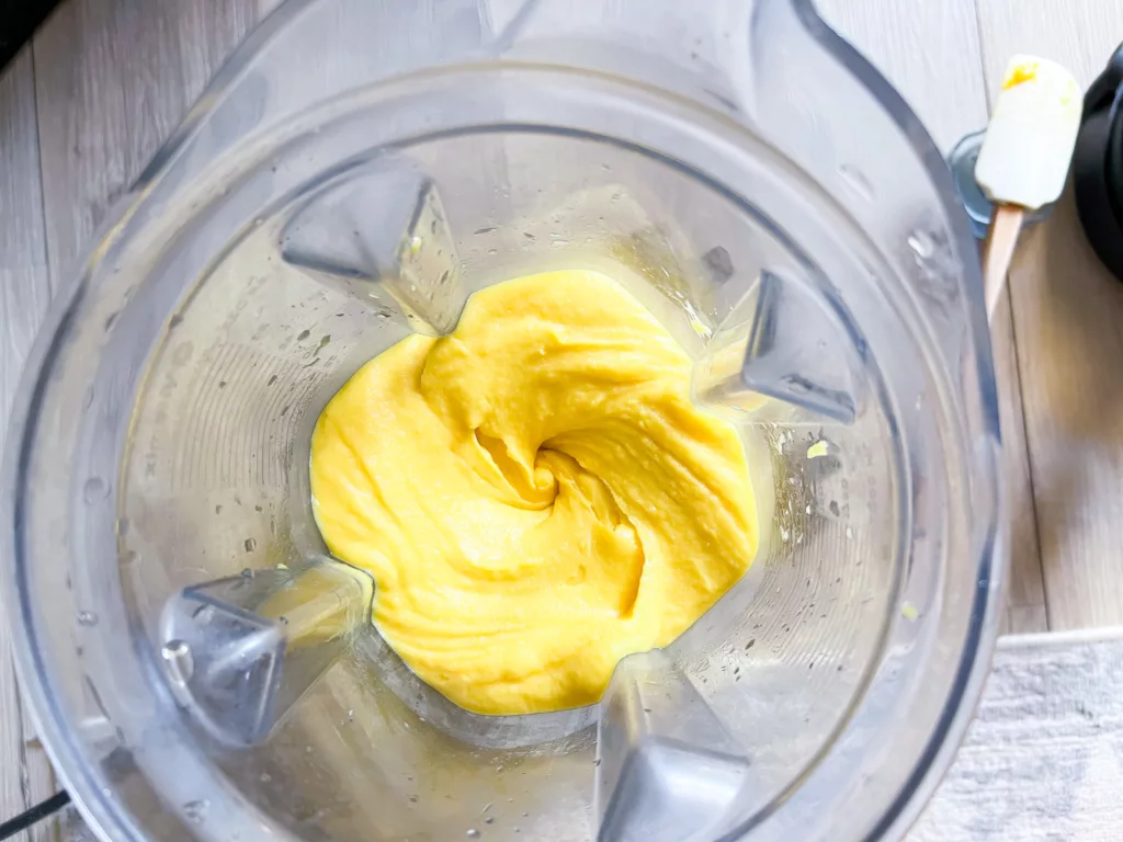 Mango-sorbet-in-blender