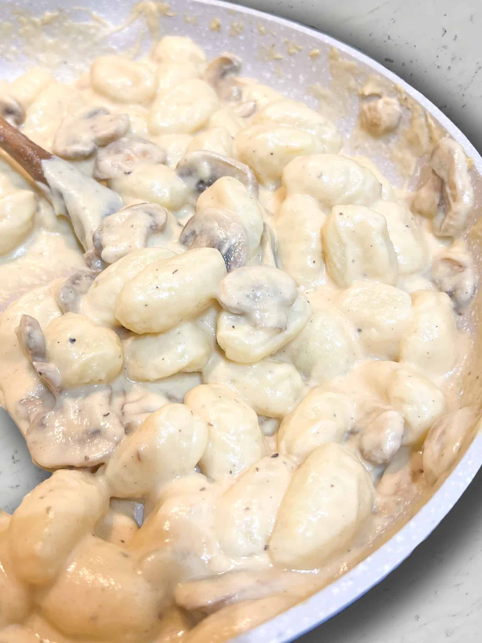 Vegan Alfredo Gnocchi With Mushrooms Essy Cooks