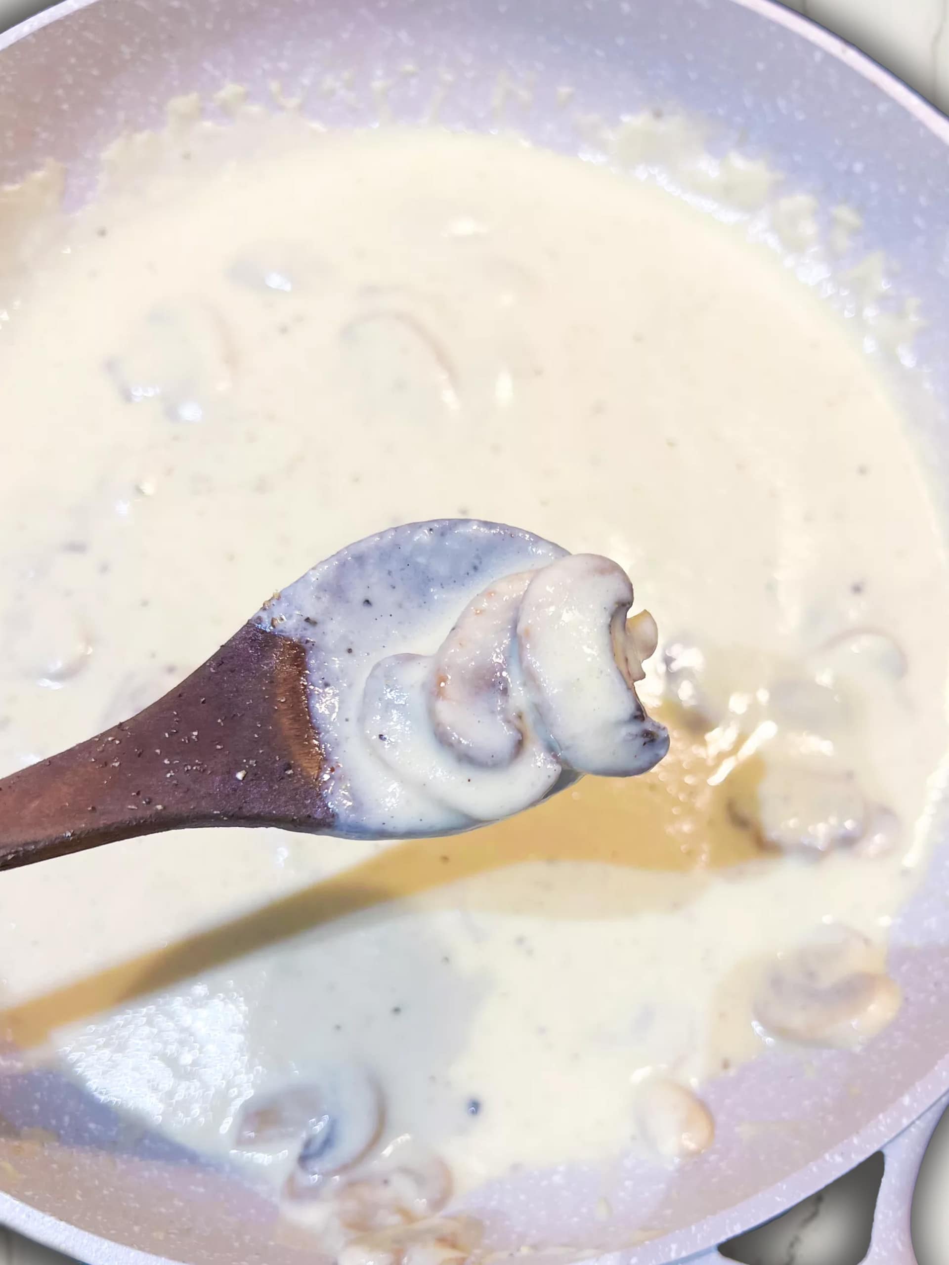 Creamy Vegan Mushroom Alfredo Sauce Essy Cooks
