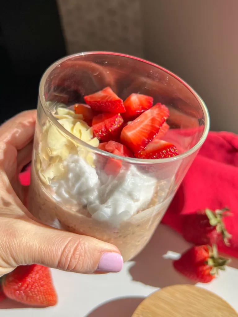 overnight oat strawberry vegan