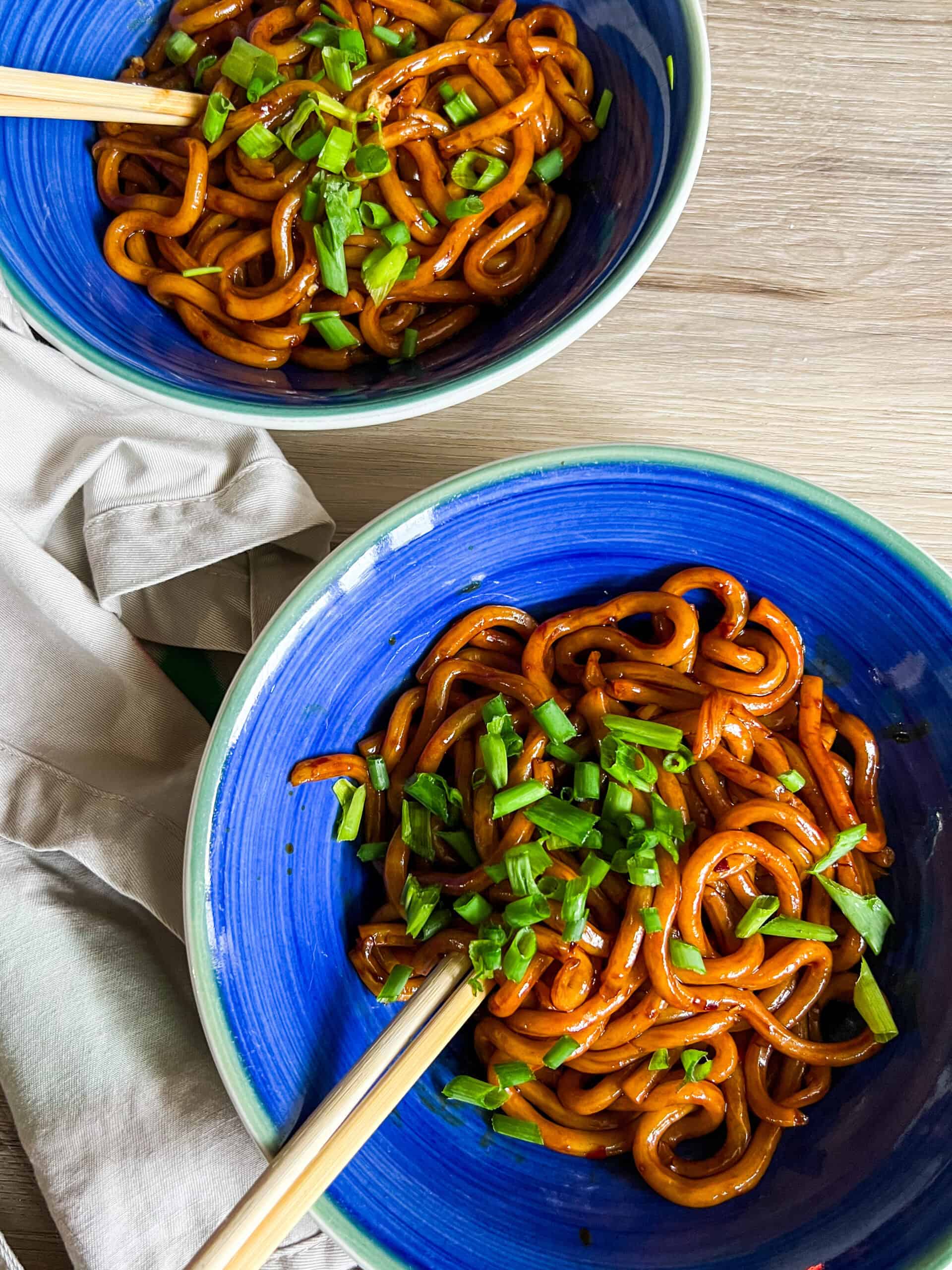 15 Minute Garlic Chili Noodles With Crispy Tofu | Essy Cooks