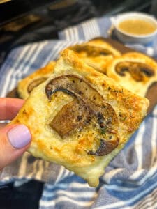 mushroom tarts with puff pastry