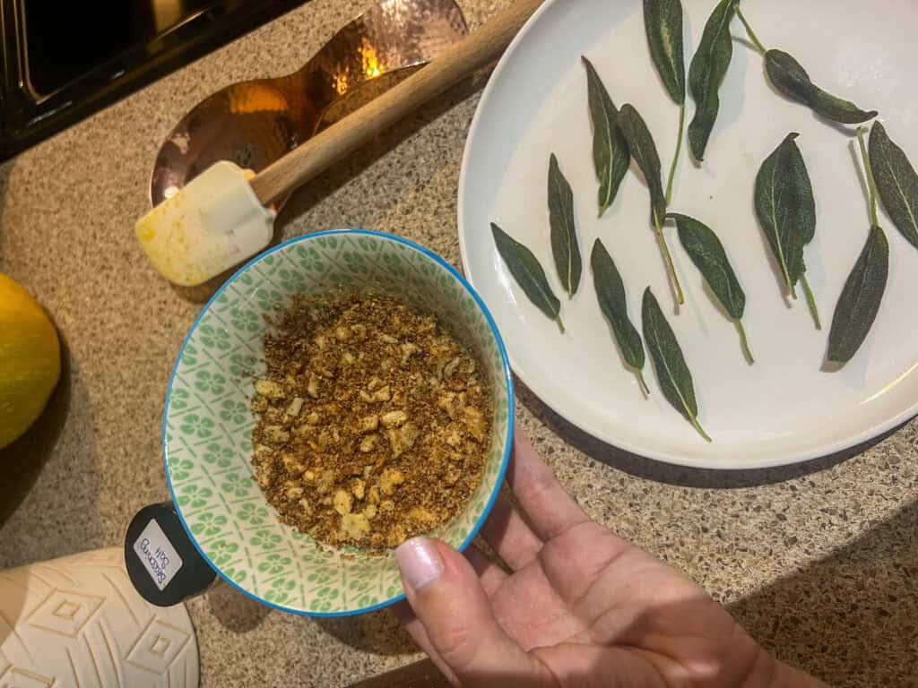 breadcrumbs and sage leaves toppings