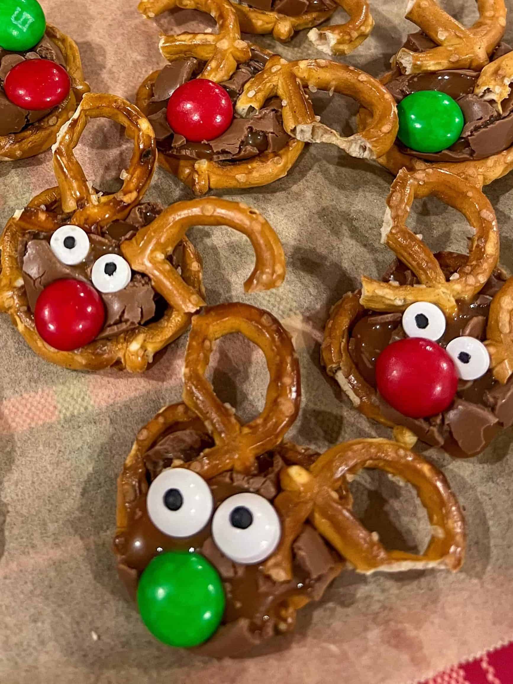 pretzel reindeer rolo treats
