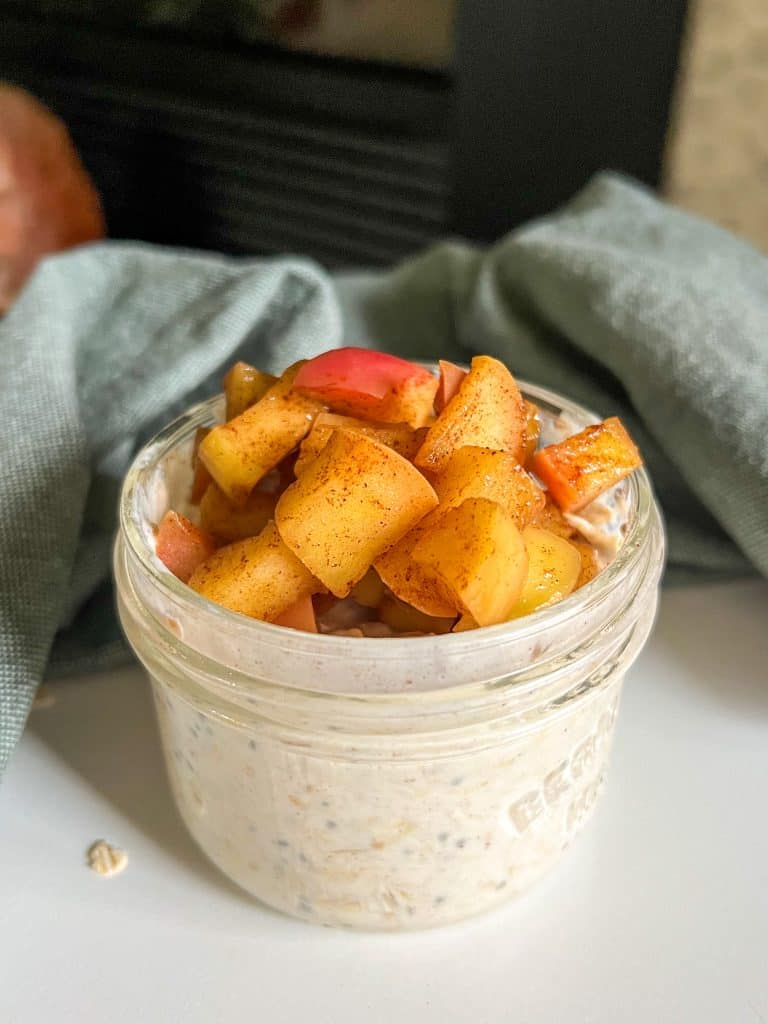 apple cinnamon protein overnight oats